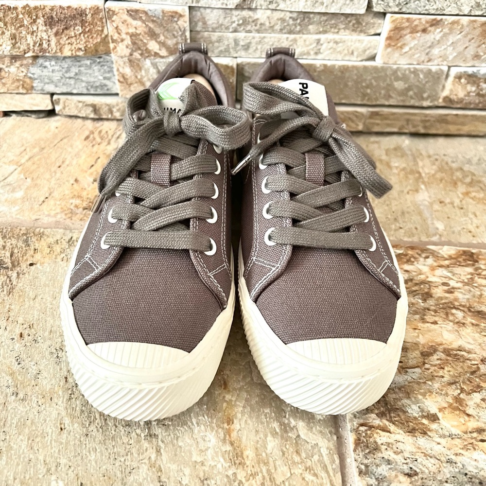 Cariuma Shoes Pantone Sneakers OCA Low Canvas Bungee Cord